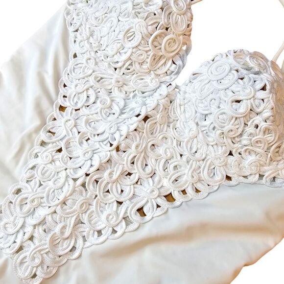 Van Leve White Intricate Fabric Design One Piece Swimsuit - Picture 4 of 15